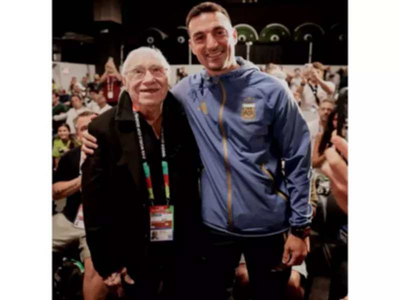 Scaloni pays tribute to veteran journalist Macaya Marquez at 18th World Cup