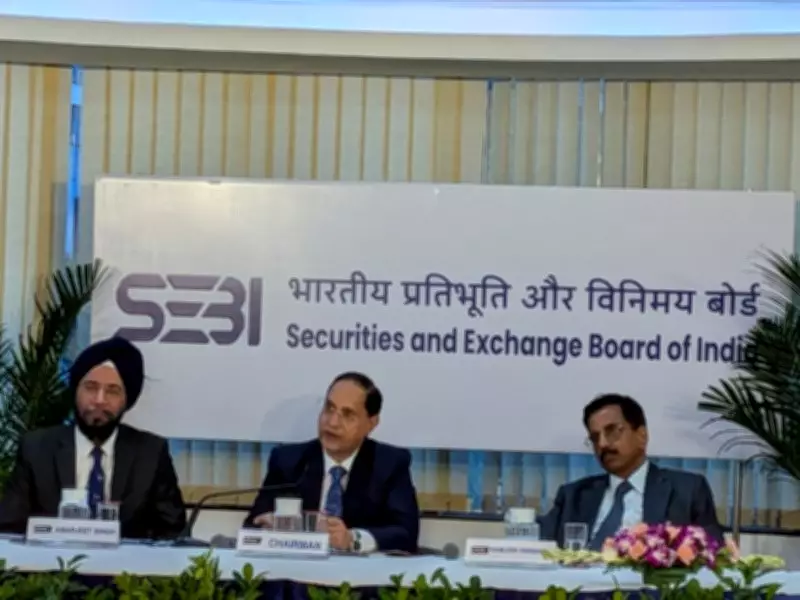 SEBI Chairman Unveils Daytime Liquidity Plan for Mutual Funds: Borrow Morning, Pay Evening