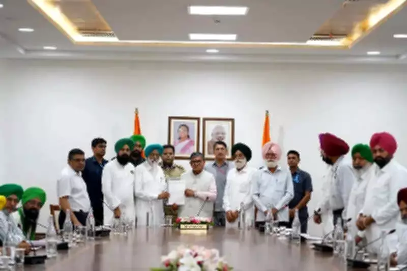 SKM Punjab meets governor, submits 16-point charter of demands