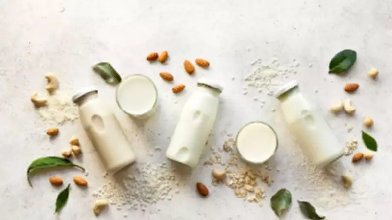 Soy, Oat or Almond Milk: Which Plant-Based Milk is Healthiest?
