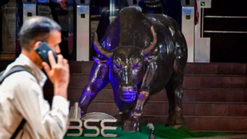 Stock Markets Decline: Sensex Drops Over 300 Points, IT Firms Drag