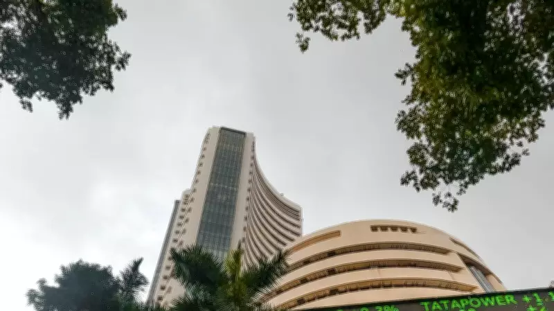 Stock Markets Slide in Early Trade on Weak Global Cues, FII Outflows