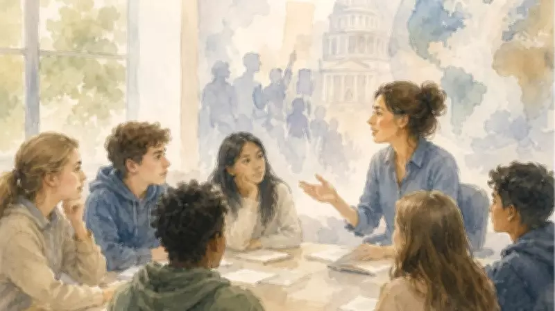 Teaching Politics to Students: Fostering Critical Thinking Skills