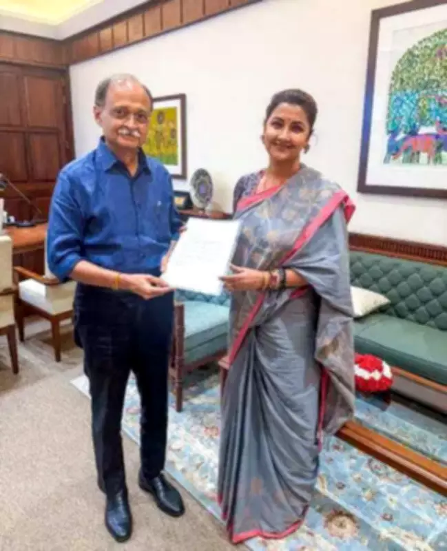 Trinamool Rebel MPs Speak in Multiple Voices Over Merger and Symbol Claim