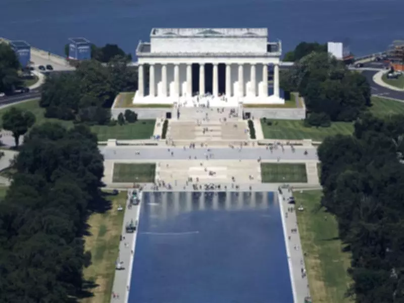 Trump warns monument vandals of 10-year prison sentence after Reflecting Pool restored