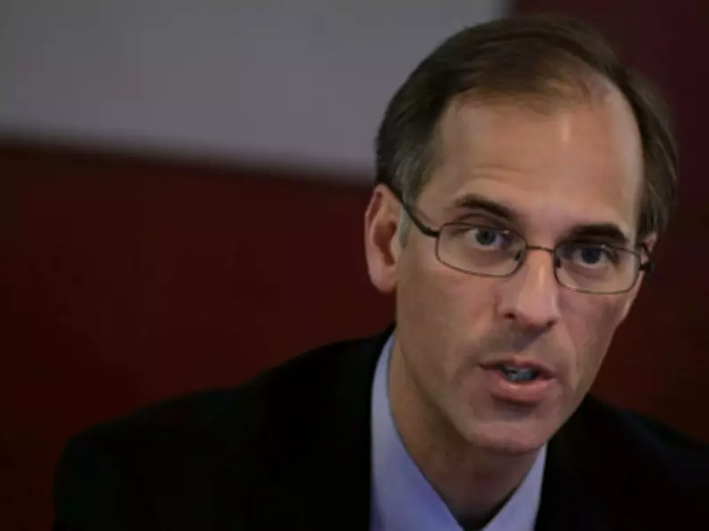 US Economy on Tenuous Ground: Moody's Chief Economist Warns of Recession Risks