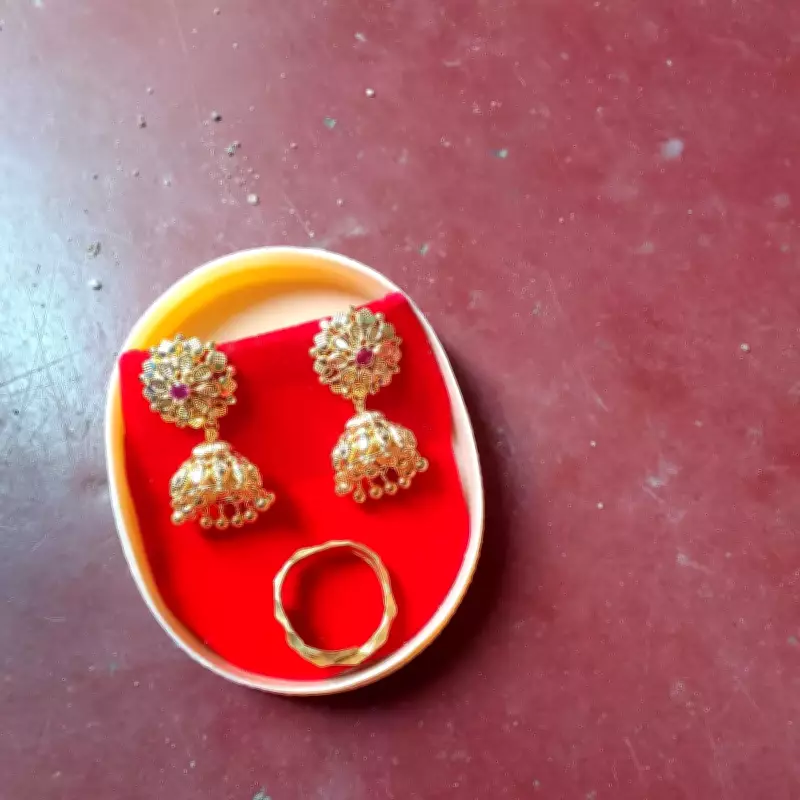 Woman's Ears Injured in Gold Earring Robbery at Bengaluru Bus Stop