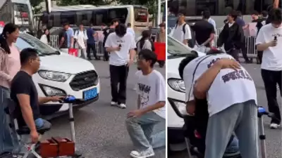Gaokao Student Kneels to Father Chen Zhou, A Disabled Motivational Speaker