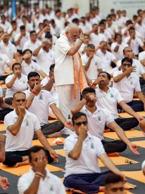 PM Modi Leads International Yoga Day Celebrations in Kolkata for First Time