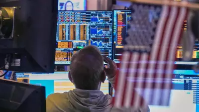 Wall Street Mixed as Tech Selloff, Iran Tensions, Rate Fears Weigh