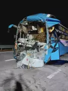 19 Injured in Bus-Truck Collision on Samruddhi Expressway in Washim