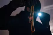 3 robbers tie up elderly man, steal 45.5 sovereign gold and cash in Kerala