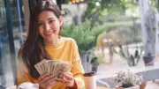 5 Smart Money Habits Every Working Woman Should Follow After Salary Credits
