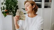 6 Signs a Working Woman Is Doing Well With Money: True Financial Wellness
