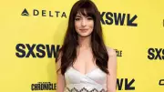 Anne Hathaway Warns Job Seekers Against AI-Generated Thank-You Notes