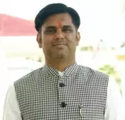 Ayodhya’s ‘Blood Man’ Ashish Pandey Donates Blood 52 Times, Organizes 300+ Camps
