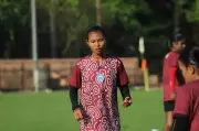 Bangladesh Women's Football Team Mourns Defender's Mother Passing Ahead of Semifinal