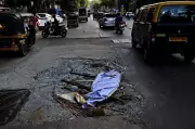 BMC Orders 24-Hour Pothole Repair Deadline in Mumbai