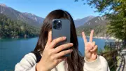 Can Hackers Steal Fingerprints from Peace Sign Selfies? Experts Weigh In