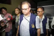 CID Questions Kolkata Mayor in Signgate Scam, Collects Specimen Signatures
