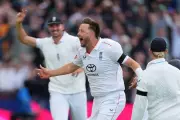 England Pacer Ollie Robinson Ruled Out of Second Test vs New Zealand Due to Knee Injury