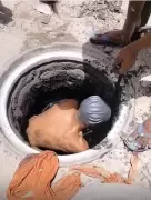 Gurgaon Sanitation Worker Caught Cleaning Sewer Without Safety Gear