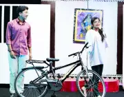 Hindi Play 'Aisi Hoti Hain Ladkiyan' Gets Standing Ovation in Patiala