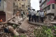 Jaipur Municipal Corporation Demolishes Tilted Six-Storey Building in Walled City