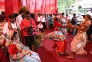 Lucknow Bada Mangal: Devotees brave heat, bhandaras serve 22 dishes