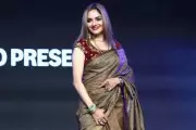 Madhoo Recalls First Meeting Manoj Bajpayee for DD Interview, Dream Come True
