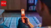 Man Dumps Smartphone for Flip Phone, Says He Will Never Go Back
