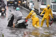 Mumbai Monsoon Onset Brings 200 mm Rain, Floods Low-Lying Areas, Disrupts Trains