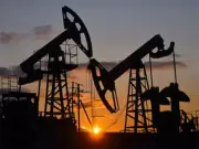 Oil Prices Drop to Pre-War Levels as Brent Crude Slips to USD 72/Barrel