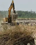 Ropar Administration Seizes 7 Poclain Machines in Night Raid Against Illegal Mining