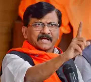 Sanjay Raut Alleges BJP Bribery Amid Shiv Sena (UBT) Split Rumors