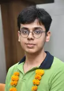 Surat's Shaurya Khemka Secures AIR 43 in JEE Advanced 2026, City Topper