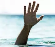 Teenager Drowns at Juhu Beach Despite Friends' Warnings