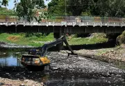 VMC Intensifies Drain Desilting Ahead of Monsoon to Prevent Waterlogging