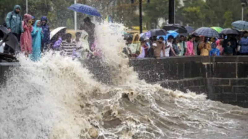 5 Trapped as Chawl Collapses in Mumbai's Mankhurd Amid Heavy Rains