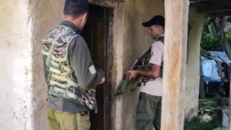 Army Corners Two Local LeT Terrorists in Shopian, Intensifies Anti-Terror Op