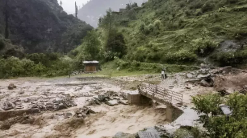 Flashfloods Block Doda-Kishtwar Highway, Bury Vehicles at Kwar Power Project