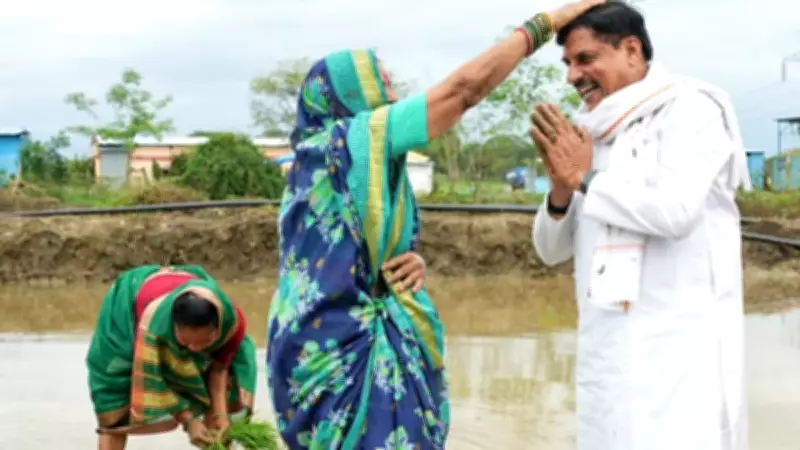 MP CM Mohan Yadav Plants Paddy with Farmers in Seoni, Announces Rs 494 Crore Projects