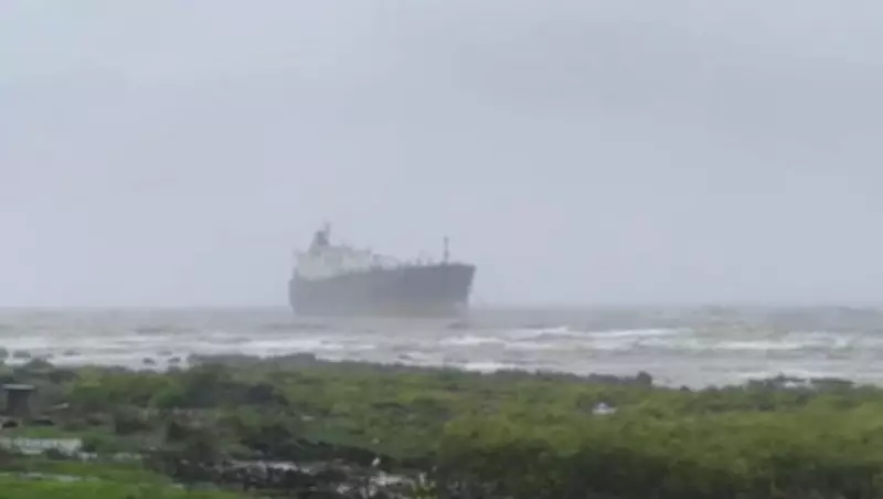 Three Ships Off Mumbai Coast Report Dragging Due to Heavy Rains