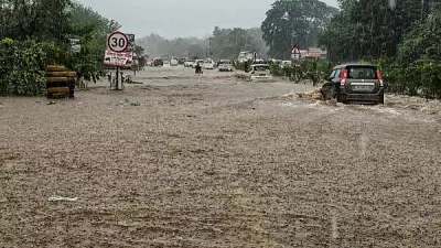 Heavy Rainfall Floods Mumbai-Goa Highway, Traffic Disrupted
