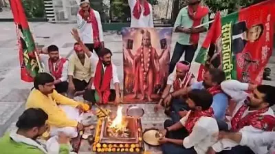 SP Workers Portray Akhilesh Yadav as Lord Krishna on Birthday, BJP Demands Apology